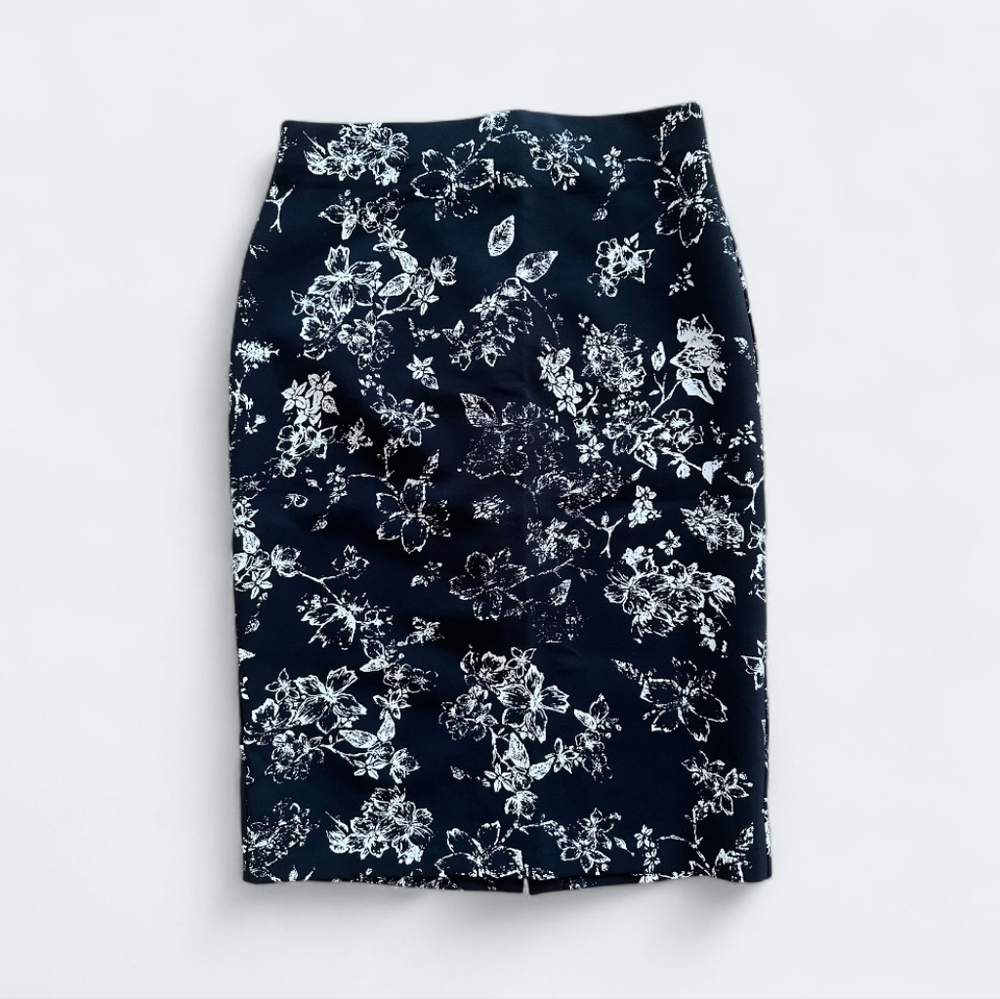 Philosophy Black Floral Pencil Skirt – Size 2 (NWOT)
